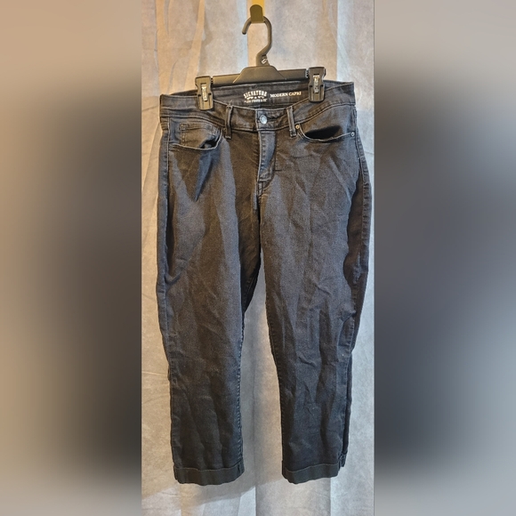 Levi's capris - Picture 1 of 4